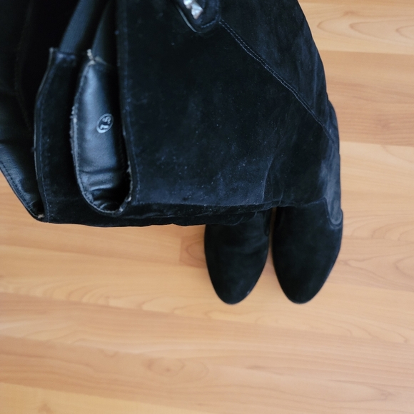 Women's Sz 7.5 M Black Suede Look Material Mid calf Boots Fashion Heeled Pull on - Picture 3 of 12